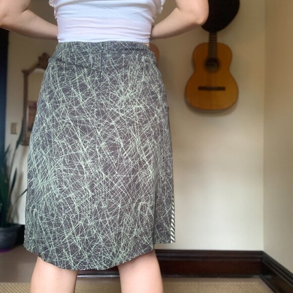 Abstract Print Pleated Midi Skirt in Black Silk - Picture 2 of 7